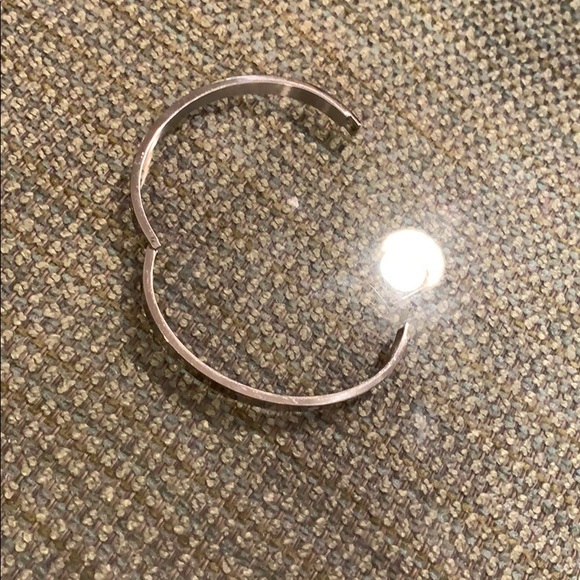 Silver bangle - Picture 2 of 4